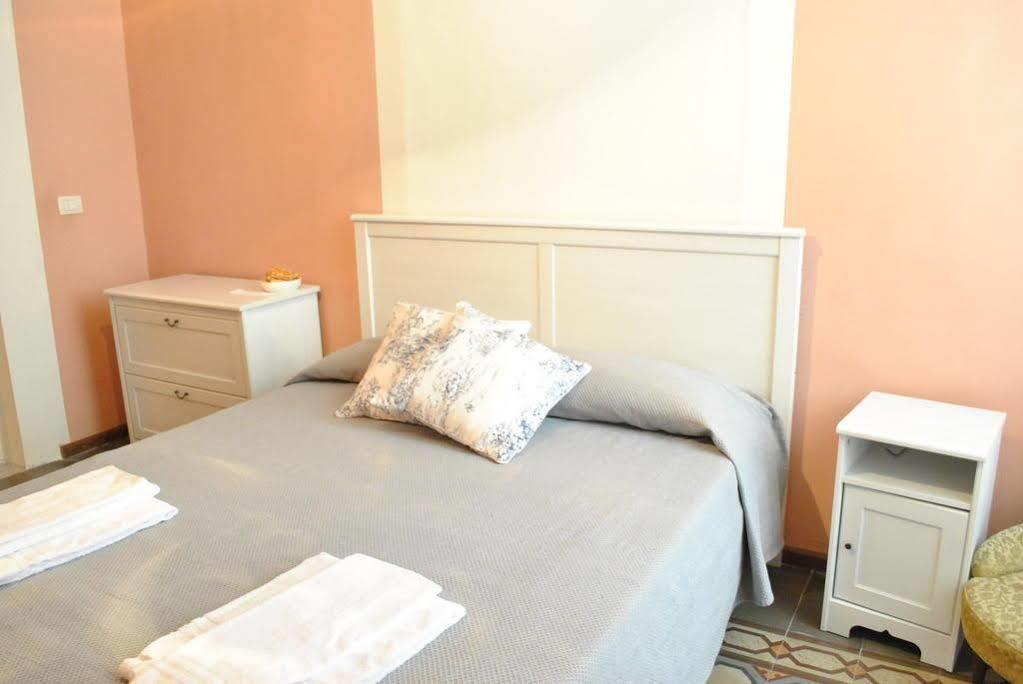 Bed and Breakfast A Casa Di Laura Katania Zewnętrze zdjęcie